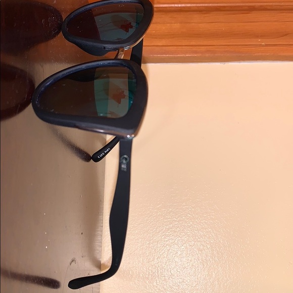 QUAY AUSTRALIA SUNGLASSES - Picture 2 of 4
